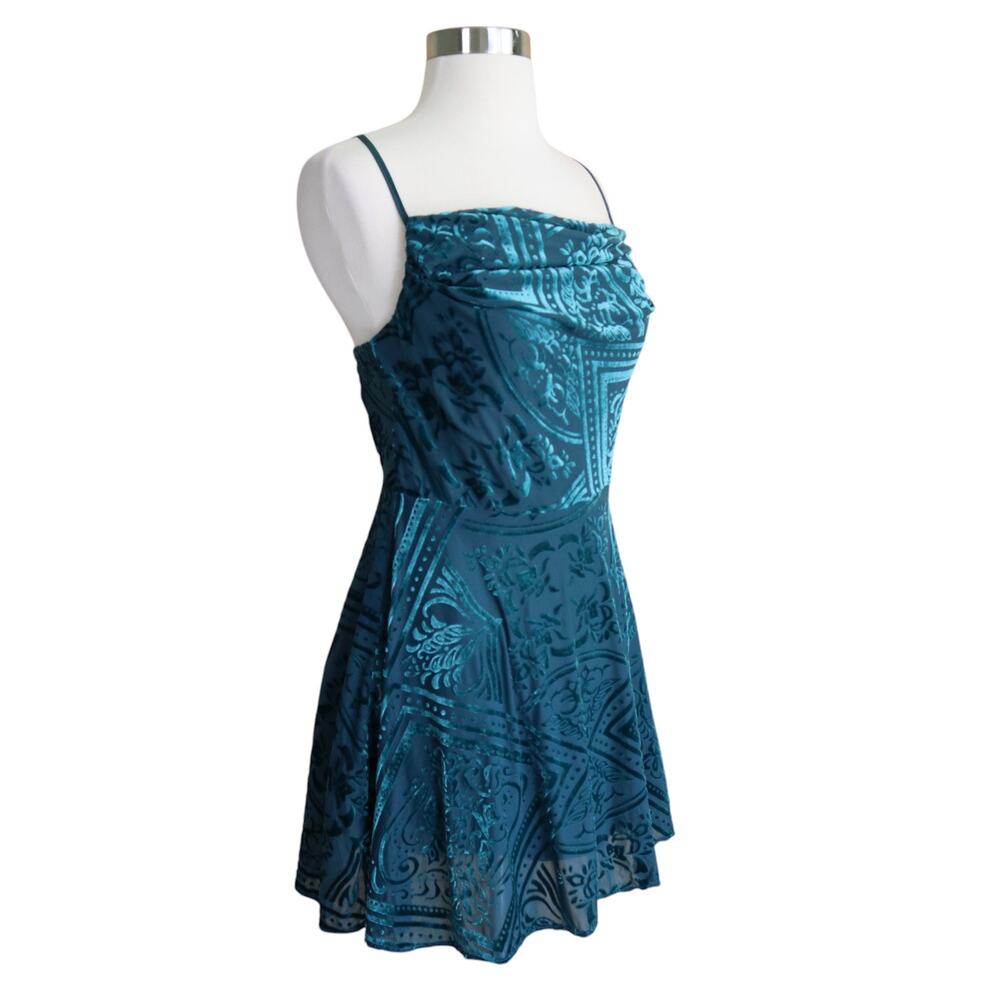 Urban Outfitters Womens Lexi Velvet Cowl Neck Mini Dress Size Medium Green Swing - Picture 2 of 14